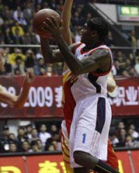  霍勒迪致命抢断雄鹿准绝杀步行者  