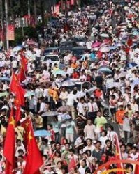  法兰克福德比战万人空巷火爆  